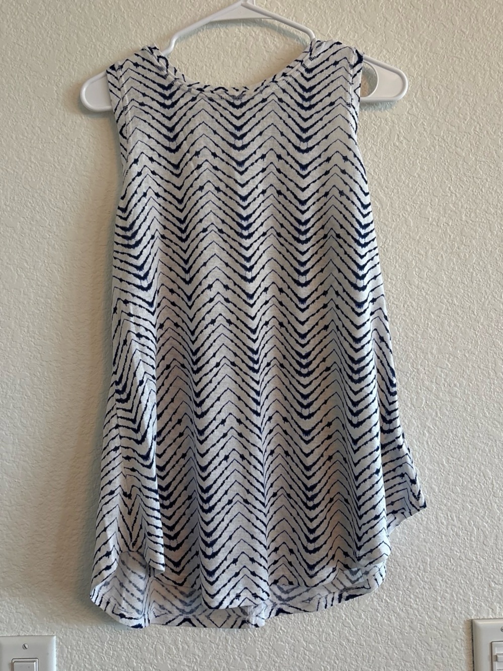 Athleta Sleeveless Chevron Swing Tank Top - White & Navy